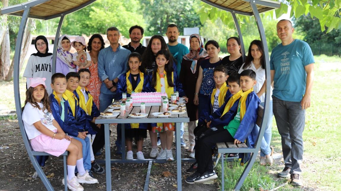 Okulumuz 4.Sınıf Öğrencilerinin Mezuniyet Töreni, Öğretmenlerimizin Katkılarıyla Yapıldı.
